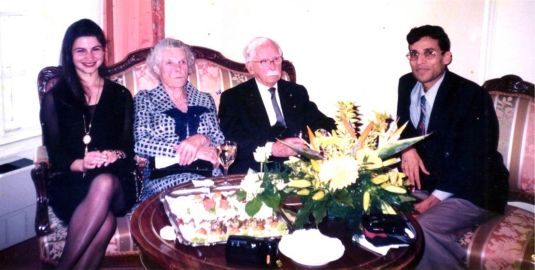 Sir Harold Ridley, inventor of the artificial lens, elaborated on the journey of IOL invention to Dr Suresh K Pandey during the American Society of Cataract and Refractive Surgery (ASCRS) conference in Seattle (USA) in April 1999. On this occasion, his wife Elizabeth Ridley, and Dr. Liliana Werner were also present.