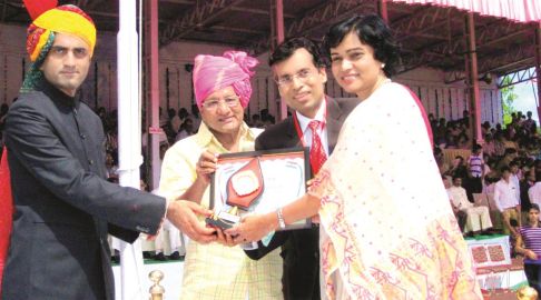 Dr. Vidushi Sharma and Dr. Suresh K. Pandey were awarded for their remarkable work to eliminate blindness by the UDH Minister of Rajasthan Government (Shri Shanti Kumar Dhariwal) and District Collector, Kota, India.