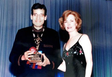 Dr Suresh K. Pandey received an award at the American Society of Cataract and Refractive Surgery (ASCRS) Conference in San Diego, USA.