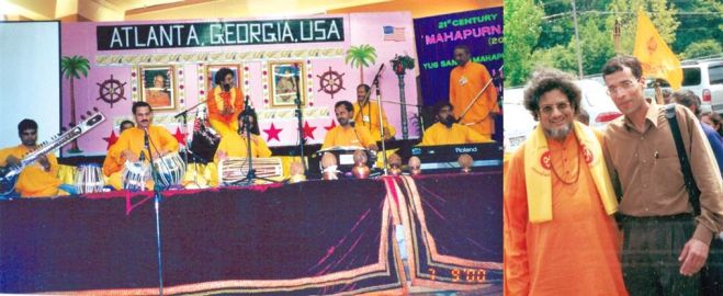 I participated in the Gayatri Ashvamedh Yagya in Atlanta, USA, on July 9, 2000. I got the opportunity to meet Dr. Pranav Pandya, Head of Shantikunj, Haridwar, and All World Gayatri Parivar.