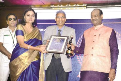 Loksabha speaker honorable Shri Om Birla presented the 'Dainik Bhaskar Eminence Award' to Dr Vidushi Sharma and Dr Suresh K. Pandey during the award ceremony organized on September 11, 2019.